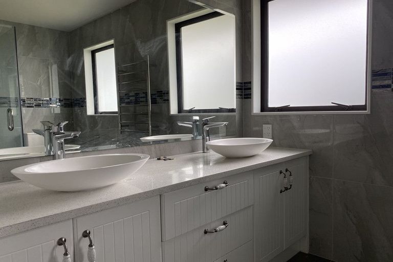 Photo of property in 103 Hutchinsons Road, Bucklands Beach, Auckland, 2014