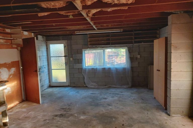 Photo of property in 18 Preston Avenue, Henderson, Auckland, 0610