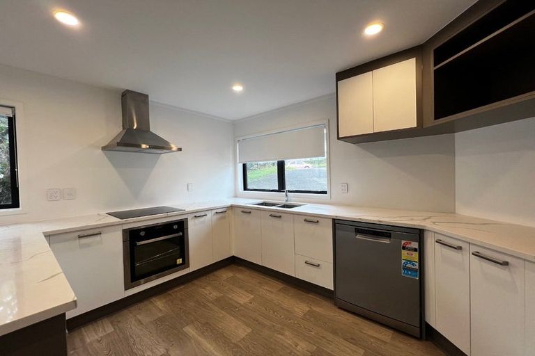 Photo of property in 5 Goldfinch Rise, Unsworth Heights, Auckland, 0632