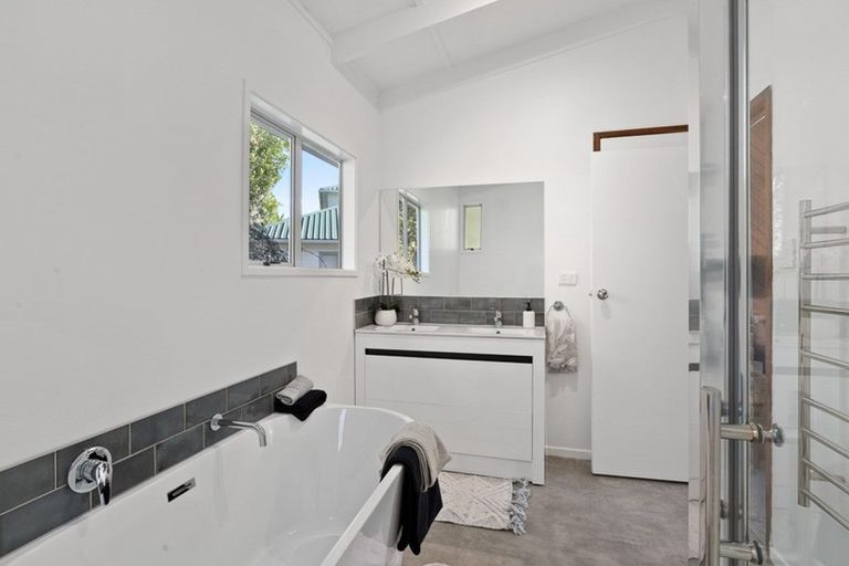 Photo of property in 1/107 Konini Road, Titirangi, Auckland, 0604