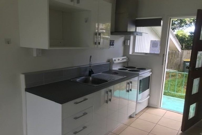 Photo of property in 2/102 Lynwood Road, New Lynn, Auckland, 0600