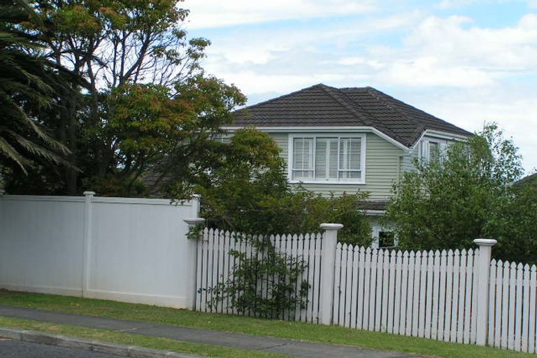 Photo of property in 1/28 Onepoto Road, Hauraki, Auckland, 0622