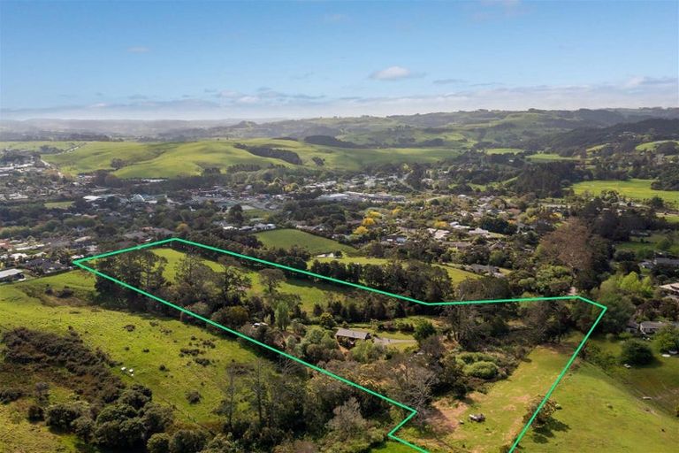 Photo of property in 44 Wintour Road, Waimauku, 0812