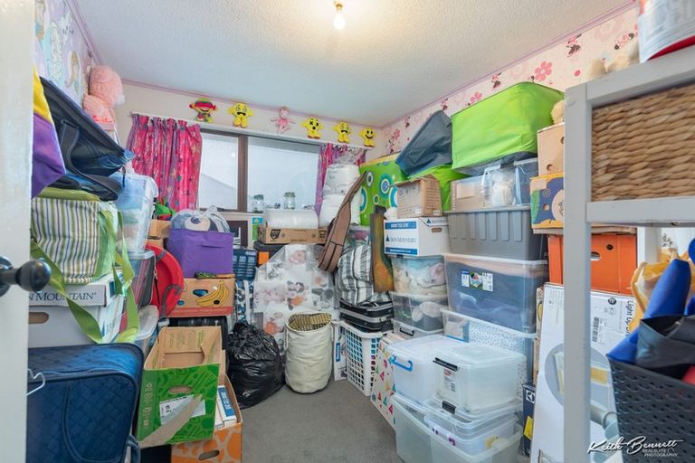 Photo of property in 10 Somerset Place, Cannons Creek, Porirua, 5024