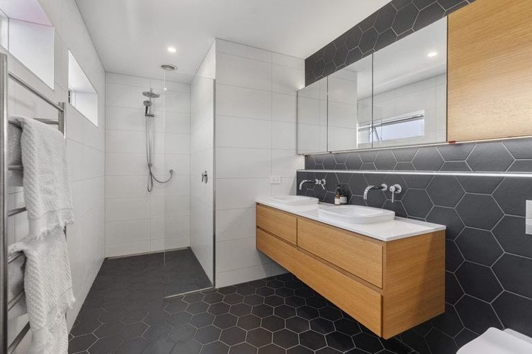 Photo of property in 83 Ngataringa Road, Devonport, Auckland, 0624