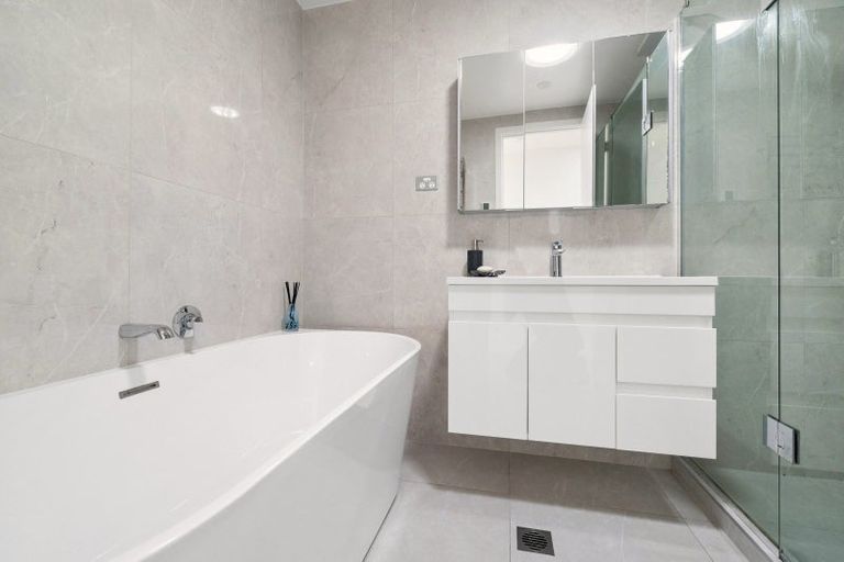Photo of property in 10b Windlass Street, Long Bay, Auckland, 0630