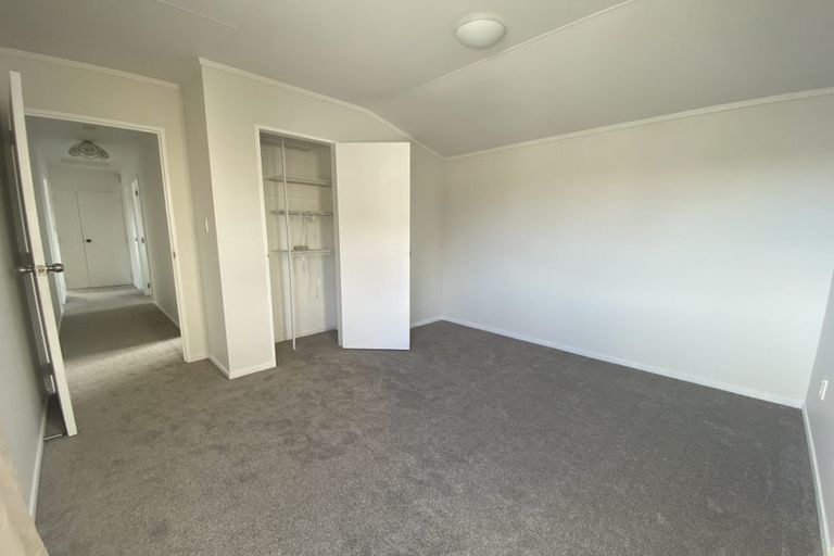 Photo of property in 37 Seaward Place, Wattle Downs, Auckland, 2103
