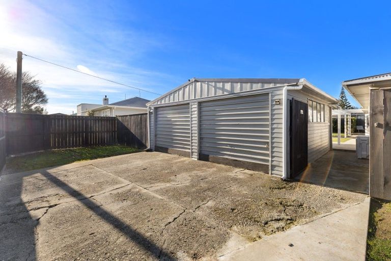 Photo of property in 1 Battersea Place, Roslyn, Palmerston North, 4414