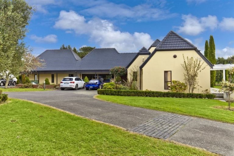 Photo of property in 132 Taupaki Road, Taupaki, Henderson, 0782