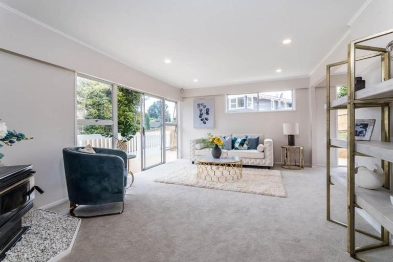 Photo of property in 31 Weatherly Road, Torbay, Auckland, 0630
