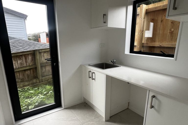 Photo of property in 9/233 Great North Road, Henderson, Auckland, 0612