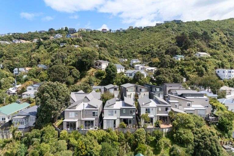 Photo of property in 12/3 Severn Street, Island Bay, Wellington, 6023