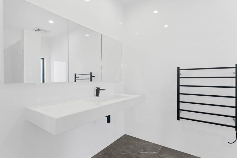 Photo of property in 47 Botanical Heights Drive, Waipahihi, Taupo, 3330