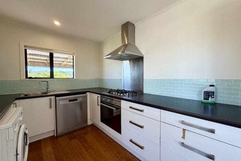 Photo of property in 55 La Rosa Street, Green Bay, Auckland, 0604