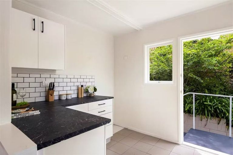 Photo of property in 2/47 Hogans Road, Glenfield, Auckland, 0629