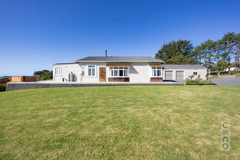 Photo of property in 10 Kaipara View Road, Helensville, 0875