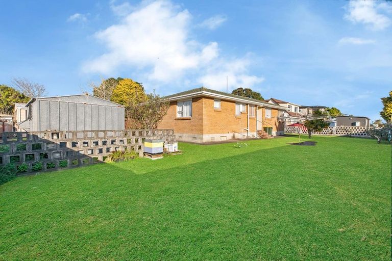 Photo of property in 8 Warden Place, Mangere Bridge, Auckland, 2022