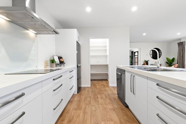 Photo of property in 4 Cone Peak Close, Lake Hayes, Queenstown, 9304