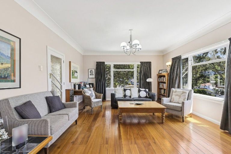 Photo of property in 9 Kellsmere Crescent, Island Bay, Wellington, 6023