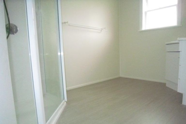 Photo of property in 206 Edmonton Road, Te Atatu South, Auckland, 0610