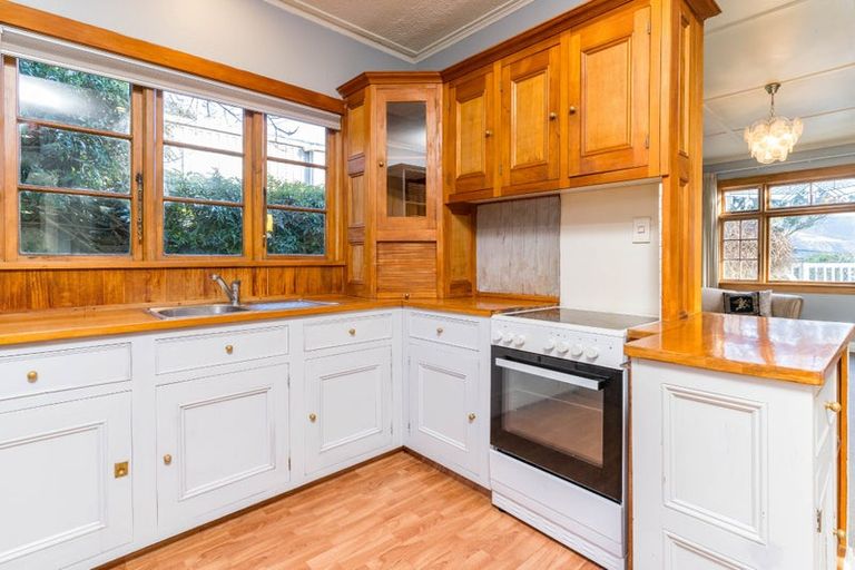 Photo of property in 27 Marine Parade, Macandrew Bay, Dunedin, 9014