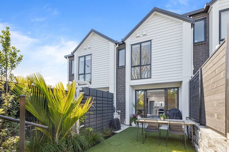 Photo of property in 8/3 Fairdale Place, Birkdale, Auckland, 0626