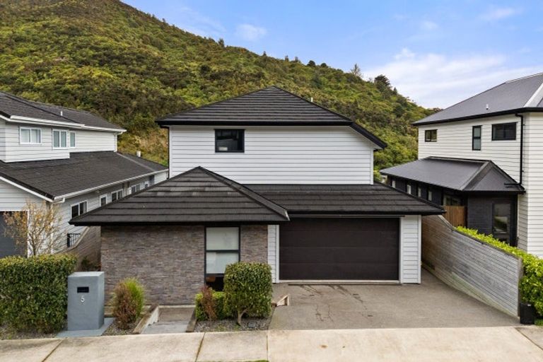 Photo of property in 5 Riroriro Close, Crofton Downs, Wellington, 6035