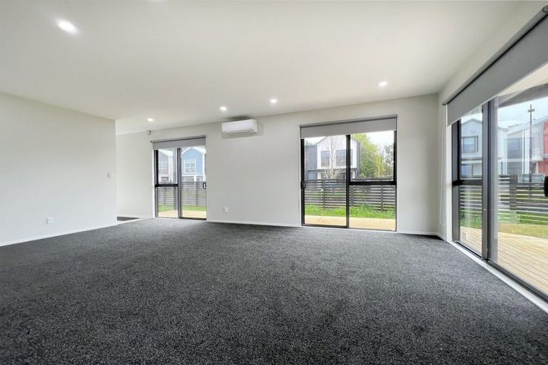 Photo of property in 16 Yellow Pear Lane, Karaka, 2578