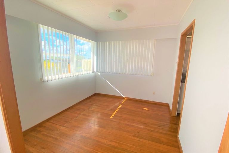 Photo of property in 25 Borrowdace Avenue, Botany Downs, Auckland, 2010