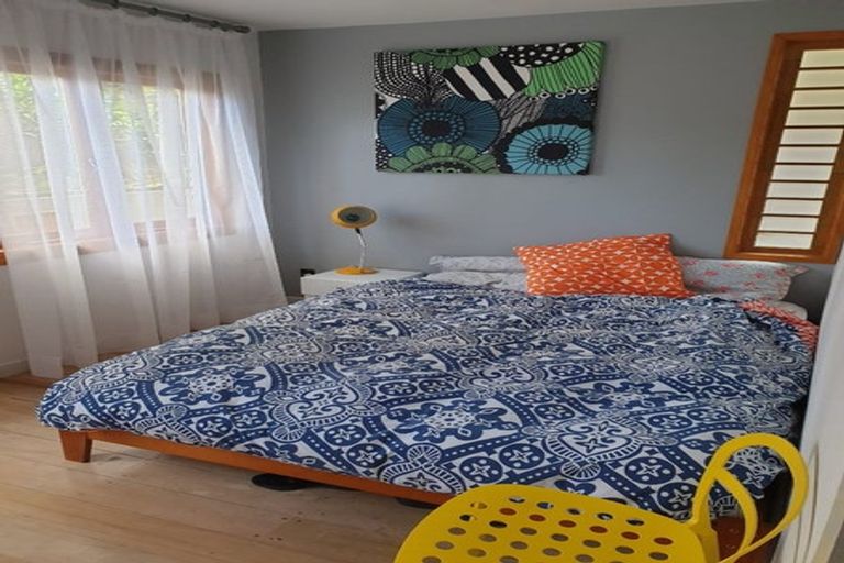 Photo of property in 674 South Titirangi Road, Titirangi, Auckland, 0604