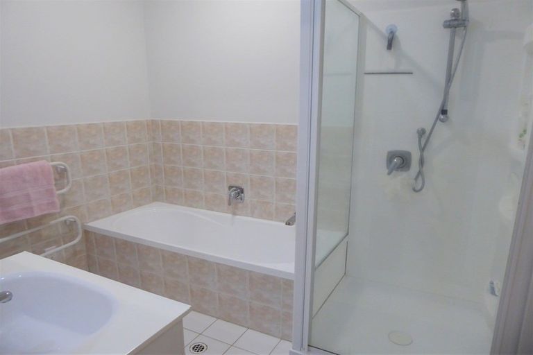 Photo of property in Maddison Apartments, 1/6f Queen Street, Palmerston North, 4410