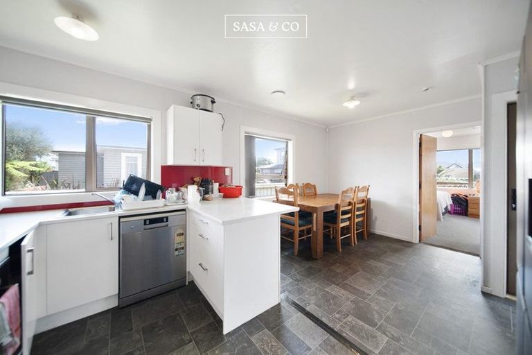 Photo of property in 3 Hallberry Road, Mangere East, Auckland, 2024