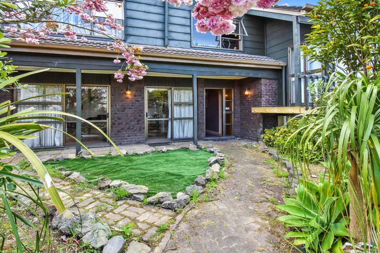 Photo of property in 13a Lawson Way, Weymouth, Auckland, 2103