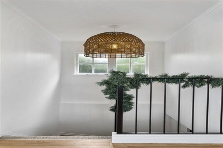 Photo of property in 5 Page Point, Mellons Bay, Auckland, 2014