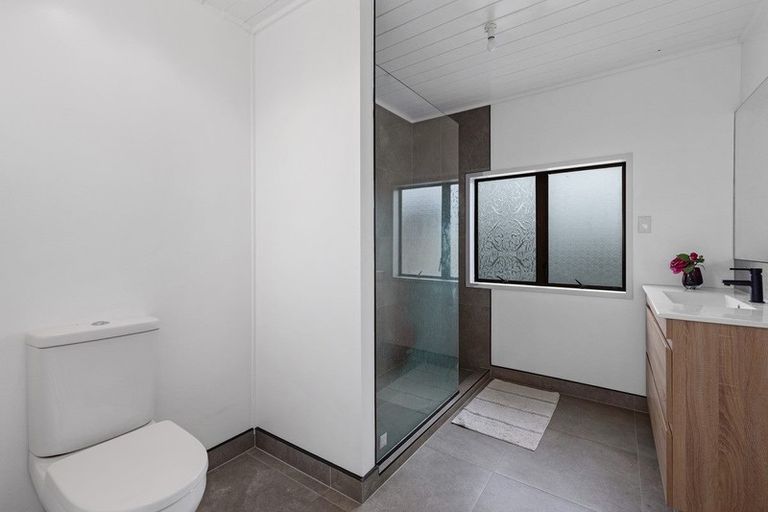 Photo of property in 82 Browns Bay Road, Rothesay Bay, Auckland, 0630