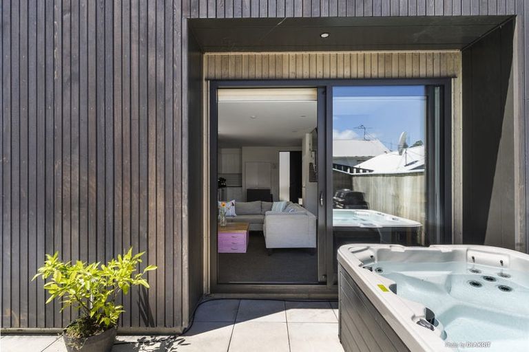 Photo of property in 14/20 Trent Street, Island Bay, Wellington, 6023