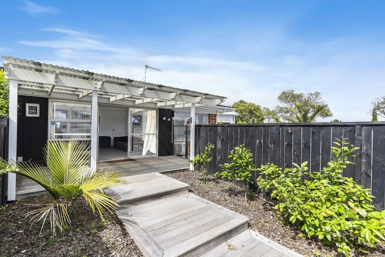 Photo of property in 1/33 Bramley Drive, Farm Cove, Auckland, 2012