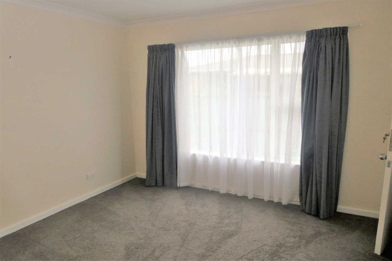 Photo of property in 11 Valerie Place, Redwood, Christchurch, 8051