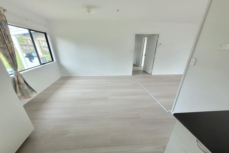 Photo of property in 1/100 Birkdale Road, Birkdale, Auckland, 0626