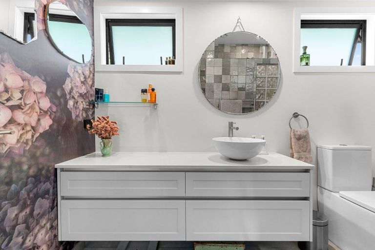 Photo of property in 6 The Strand, Whakapirau, Maungaturoto, 0583