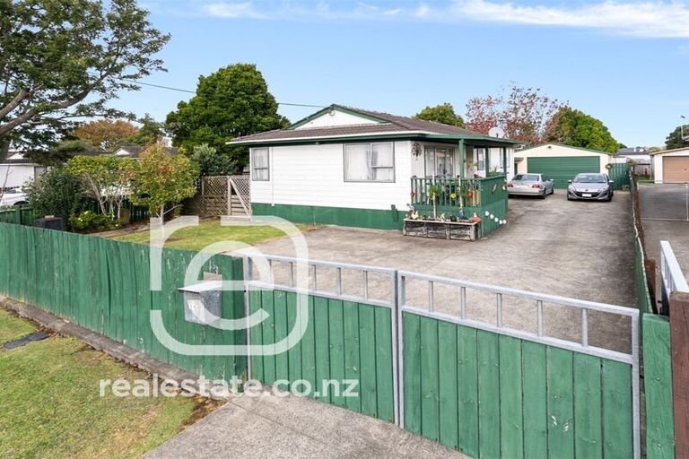 Photo of property in 16 Glen Road, Ranui, Auckland, 0612