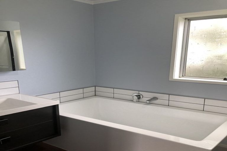 Photo of property in 6 Cranberry Place, Bucklands Beach, Auckland, 2012