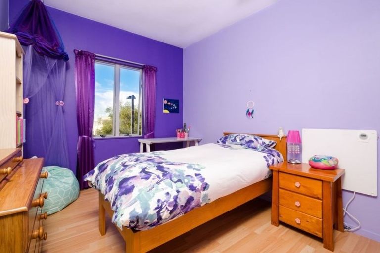 Photo of property in 10 Albionvale Road, Glen Eden, Auckland, 0602