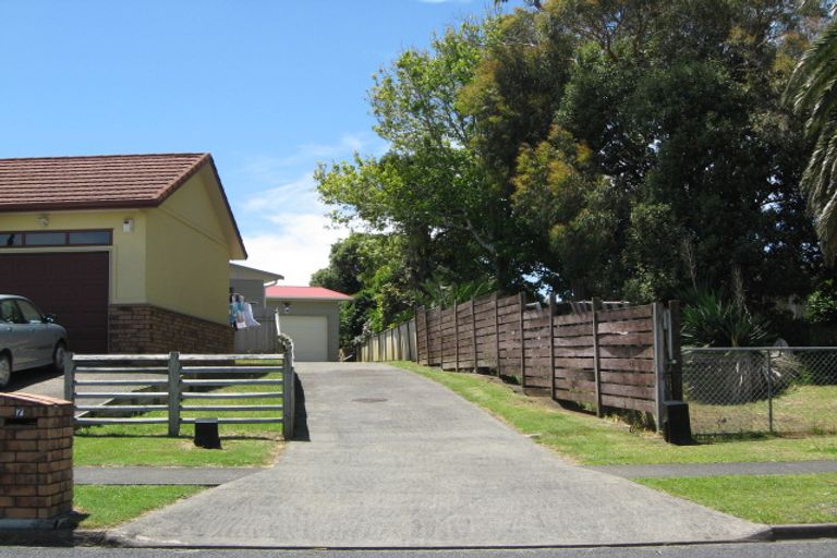 Photo of property in 7a Taihiki Road, Clarks Beach, 2122