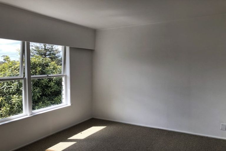 Photo of property in 1/36 Girrahween Drive, Totara Vale, Auckland, 0629