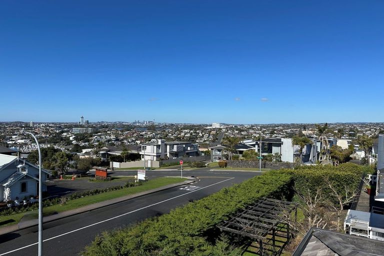 Photo of property in 11 Katui Street, Castor Bay, Auckland, 0620