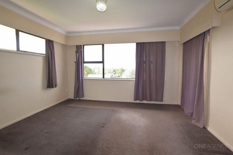 Photo of property in 52 Tiroroa Avenue, Te Atatu South, Auckland, 0610