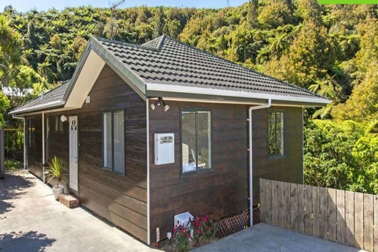 Photo of property in 2/126 Tirohanga Road, Tirohanga, Lower Hutt, 5010