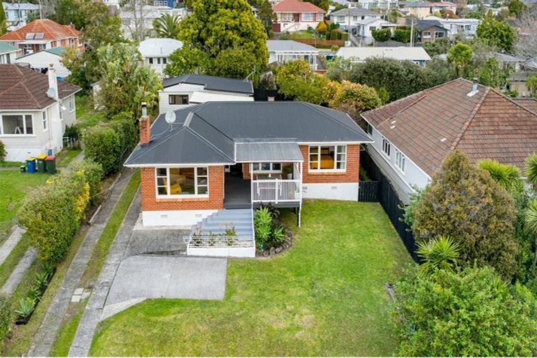 Photo of property in 39 Sherwood Avenue, Te Atatu South, Auckland, 0610