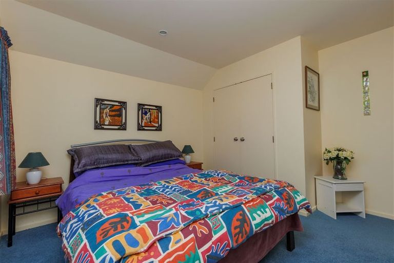 Photo of property in 6 Gresford Place, Churton Park, Wellington, 6037